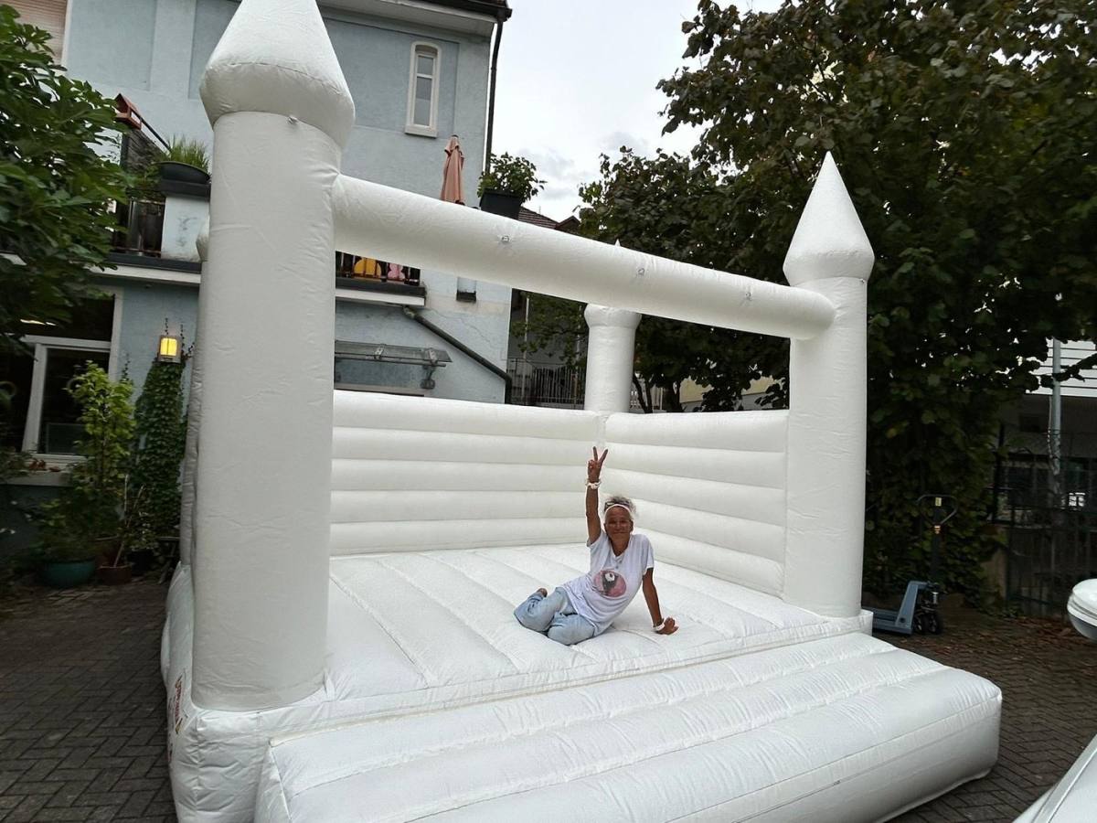 Hüpfburg Hochzeitshuepfburg (weiss) mieten Offenburg